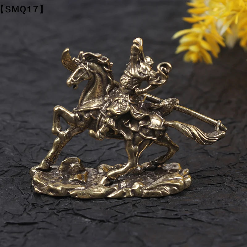 statue décorative personnage cheval doré bronze texture métal vieilli traditionnel art asiatique