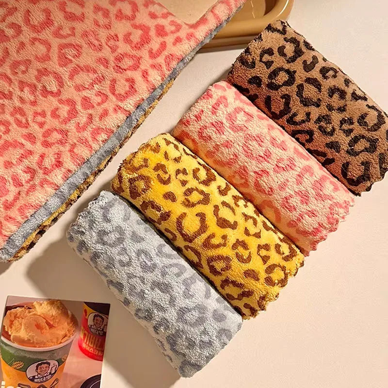 serviettes rose gris jaune marron imprimé léopard texturées absorption haute toilette utilisation domestique polygone
