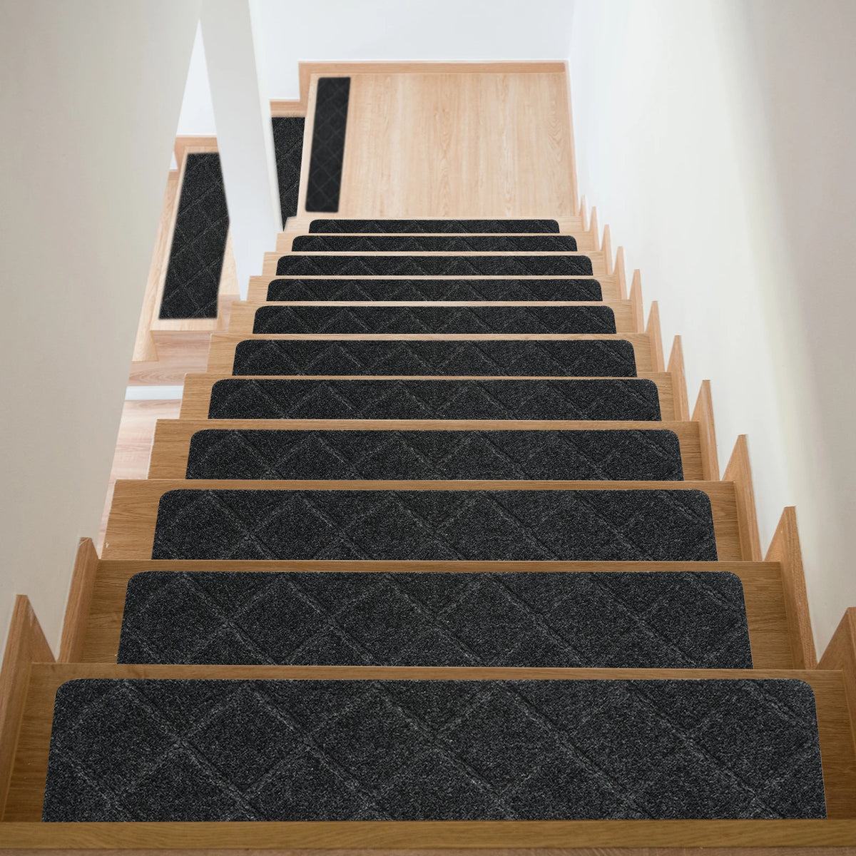 tapis d'escalier gris foncé quilted moderne adhésif 10 pièces 15 pièces protection film