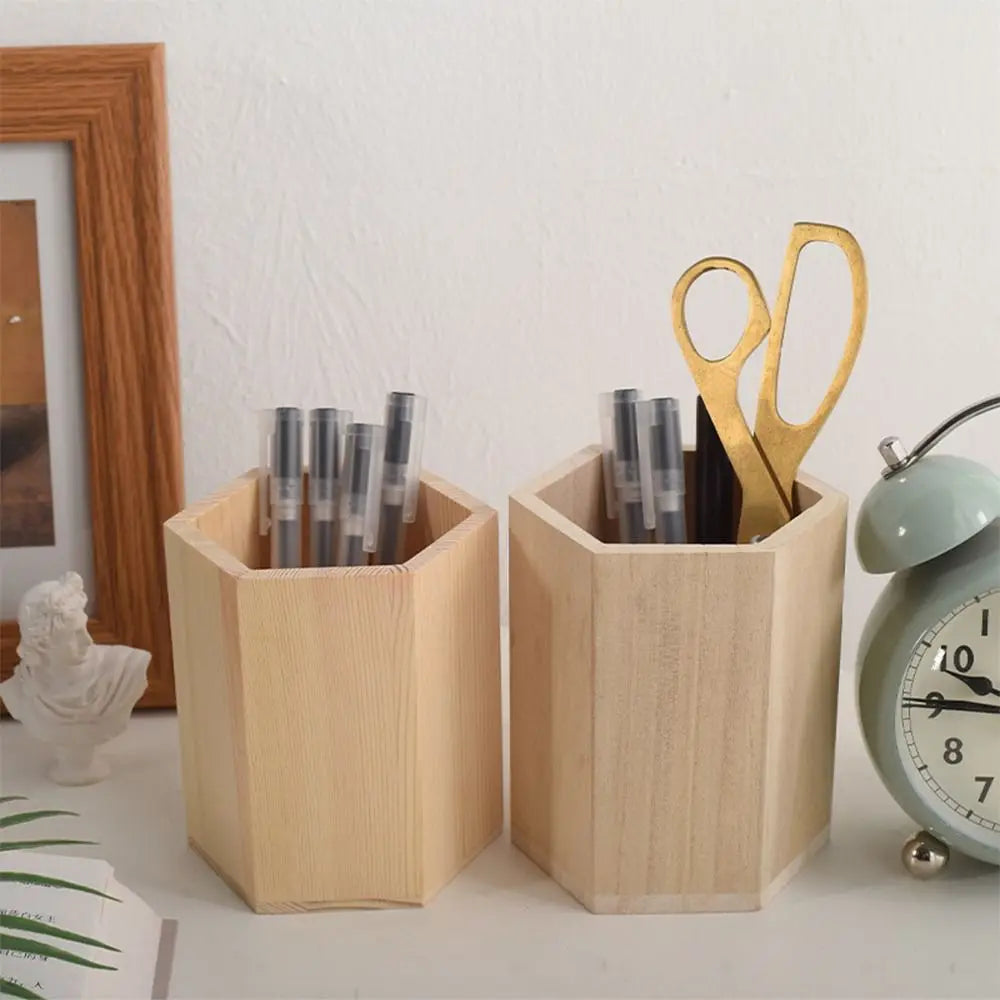 Pot à crayons en bois gris foncé vue de côté