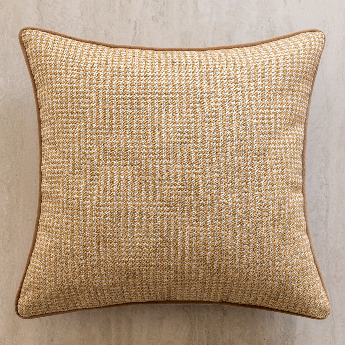 taie d'oreiller carrée jacquard géométrique beige marron contemporaine opaques décoration maison voitures polyester 45x45cm