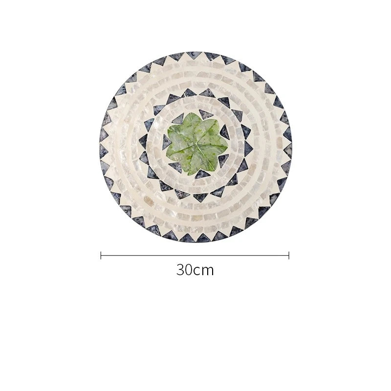 assiettes rondes mosaïque moderne blanc gris verte décoration table haut gamme motifs géométriques