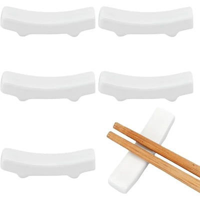 Repose-cuillère en céramique blanche 6 pièces sur plan de travail