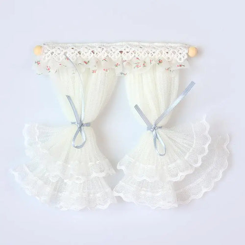 rideau dentelle blanc franges transparent vintage rubans rose bleu accessoire poupée chambre salon