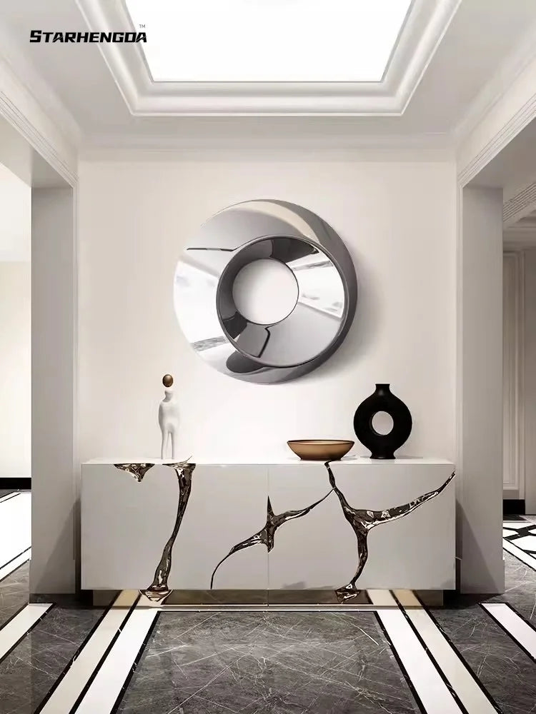 Vue de profil de la décoration murale en métal