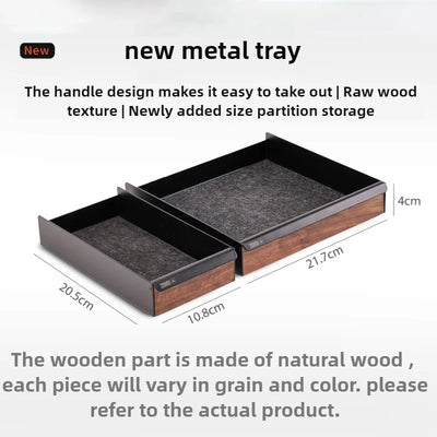 Support de présentation en métal noir avec plateau en bois massif sur un bureau moderne