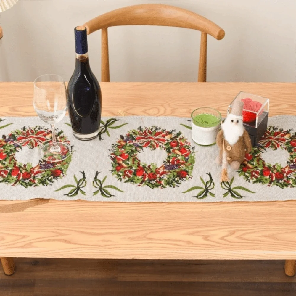 table noël chemin table motifs flocons rennes sapins tassel rouge vert festive decoration