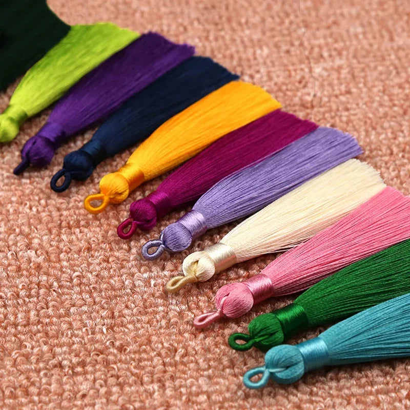 lot dix pompons soyeux anneau métallique décoration rideau couture bijoux artisanat