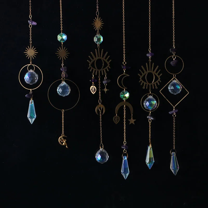 bijou pendentif cristal or bleu violet vert formes géométriques motifs oculaires translucides boho chic