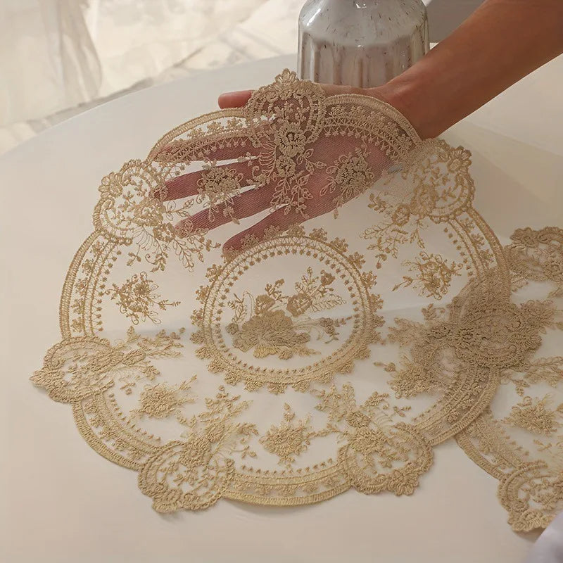 tapis table serviette polyester broderie dentelle beige blanc classique élégant isolation thermique