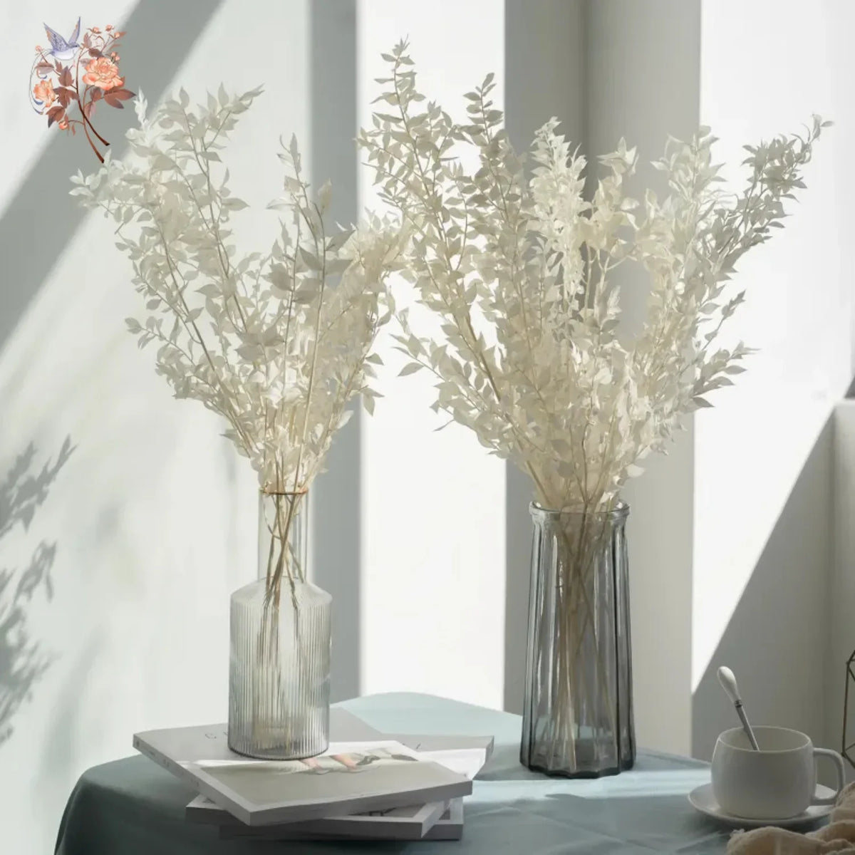 décoration intérieure bouquet eucalyptus blanc feuilles ruscus naturel moderne chambre mariage anniversaire