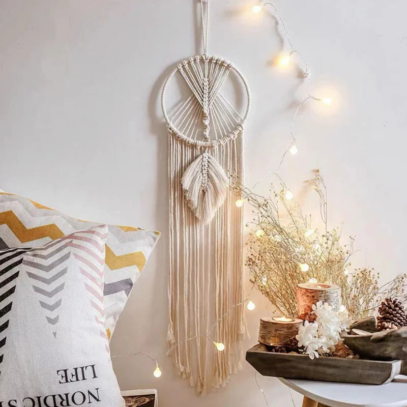 tapisserie macramé boho pompons franges beige clair tissé main décoration murale artisanal