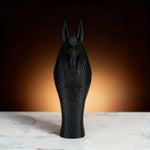 statue égyptienne anubis noir or texture quadrillée décoration salon chambre coucher