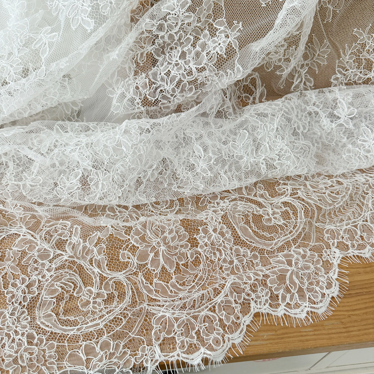 dentelle brodée fleurs blanc complexe translucide mariage sauna bijoux écologique longue large maille