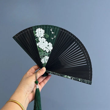 éventail classique traditionnel fleurs blanches noir pompon vert bleu rouge
