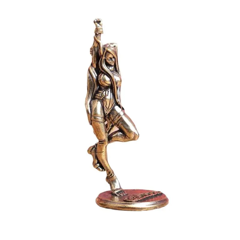 statue bronze sculptée détails fins courbes contours base gravure ornement maison