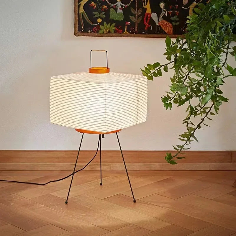 lampe table moderne blanc doré noir ampoule led pieds métalliques rayures horizontales