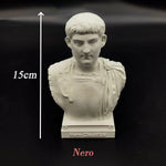 statues romaines antiques blanc bustes historiques détails classiques socle carré blanc