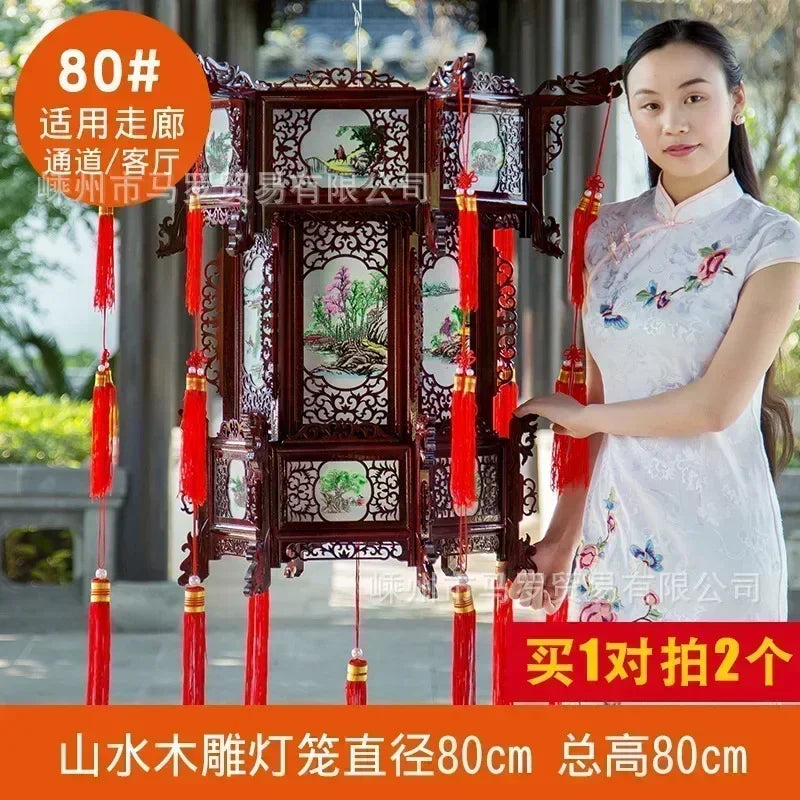 lanterne traditionnelle chinoise bois sculpté rouge décorative pompon fête mariage jardin