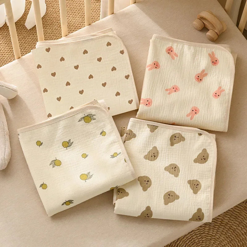 serviettes bébé imprimées visages coeurs beige enfantin couverture couches motifs décoratives