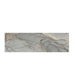 Motif abstrait de veinages gris et dorés sur une surface uniforme.