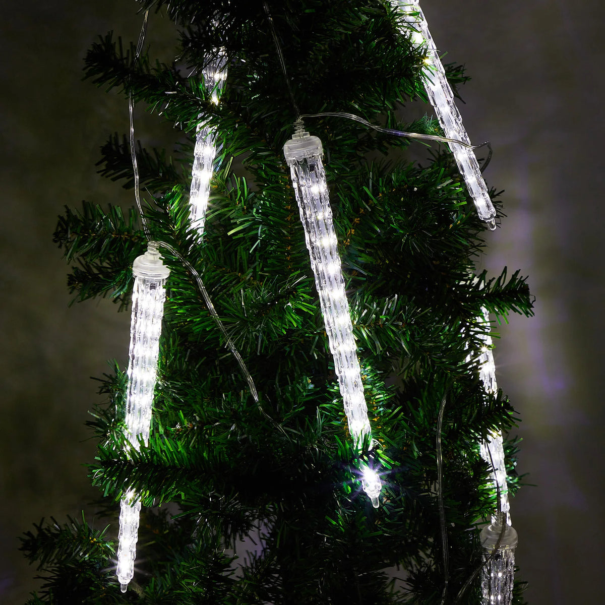 Guirlande LED glaçons blanc froid avant-toit maison