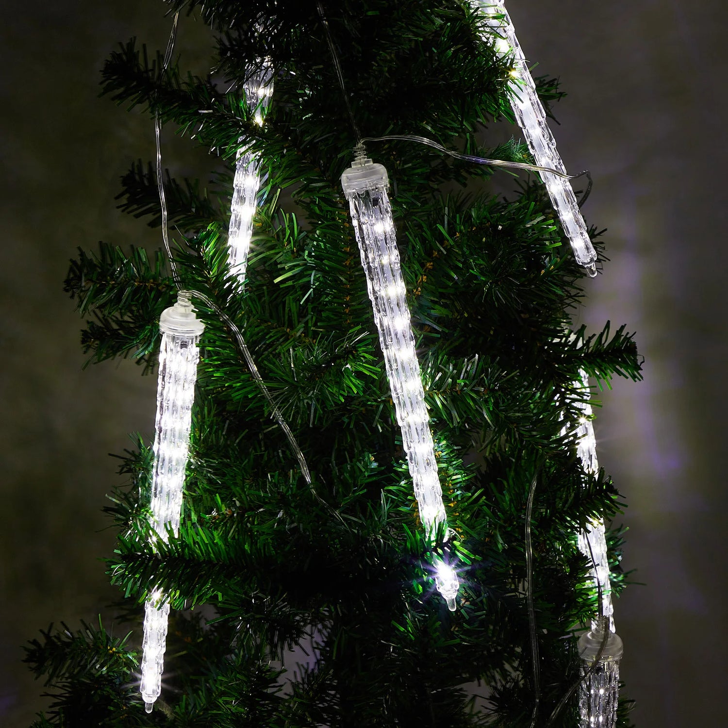 Guirlande LED glaçons blanc froid avant-toit maison