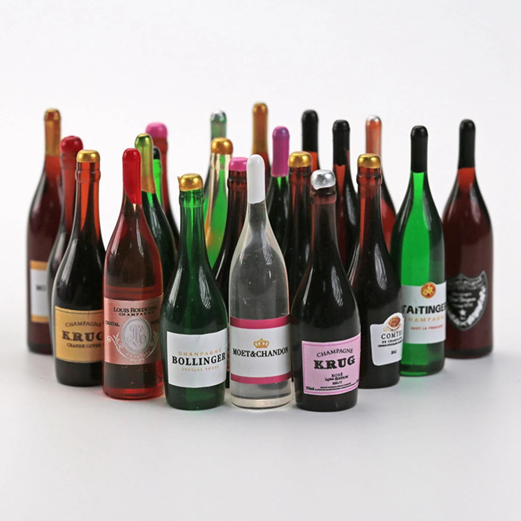 accessoires poupées miniatures bouteilles champagne étiquettes bouchons dorés vert noir rouge blanc