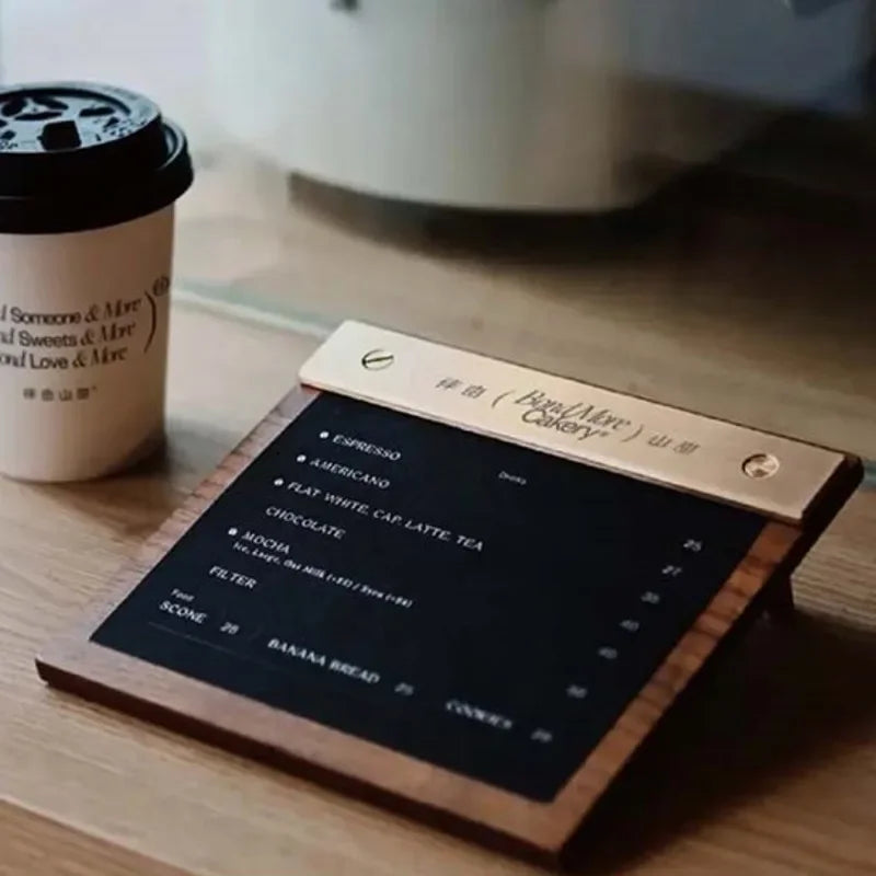 Présentoir menu moderne en bois moucheté