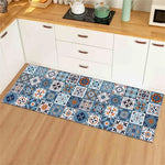 Tapis de cuisine décoratif composé de tuiles carrées multicolores présentant une variété de motifs floraux et géométriques.