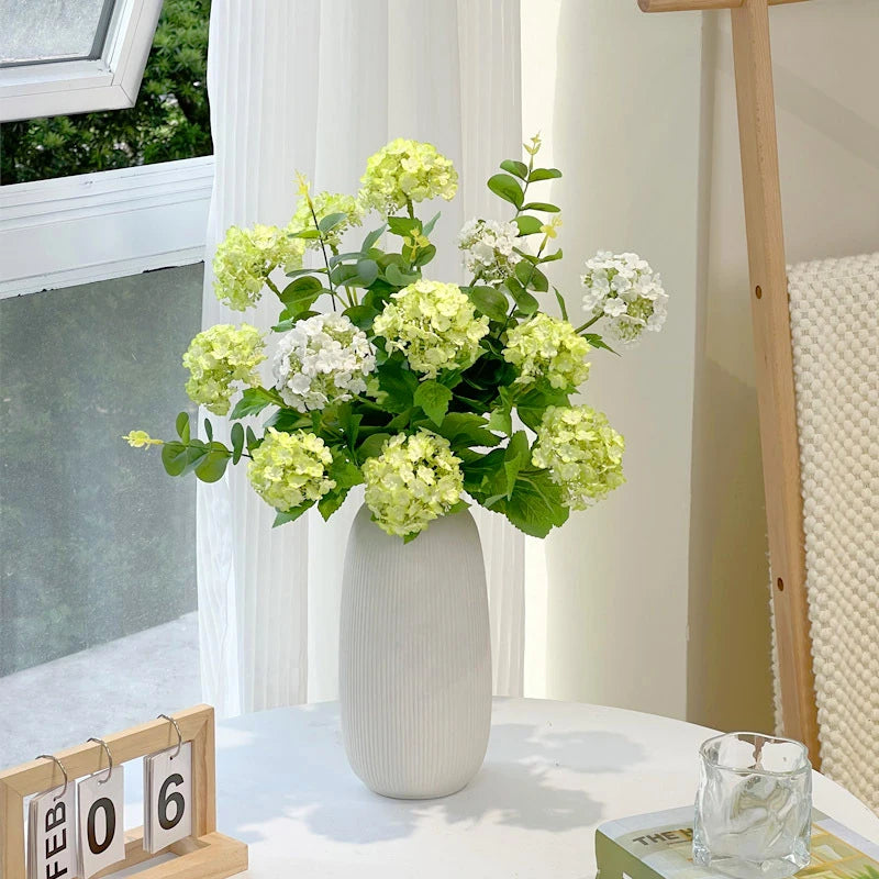 décoration intérieure bouquet artificiel fleurs hortensia feuilles vertes mariage anniversaire saint valentin