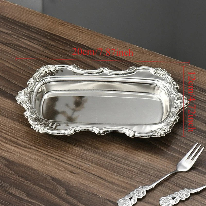 assiettes ovales argentées motifs floraux classiques poignées incurvées assiette fruits vaisselle décoration table