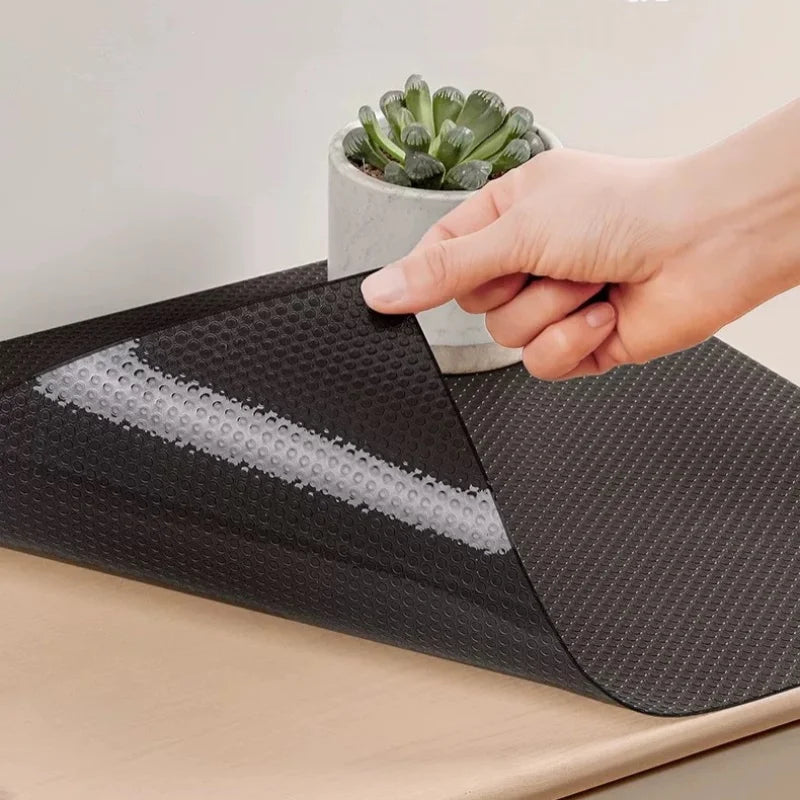 tapis protection noir antiadhésif moderne meubles évaporant texture microperforée maisonscrição