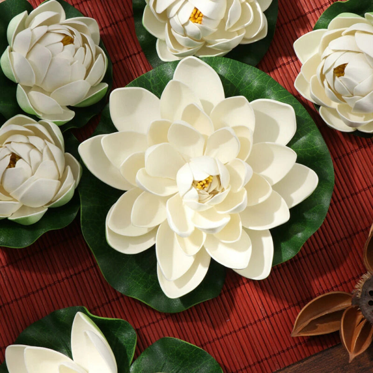 fleur artificielle lotus blanc vert décoration intérieure réaliste feuilles ovales pétales délicats opaques eyelets