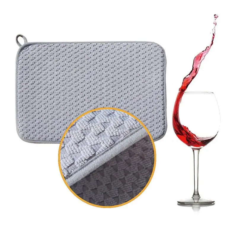 tapis cuisine gris clair texture géométrique moderne anneau suspension 60cm 45cm assiette cuillère gobelet