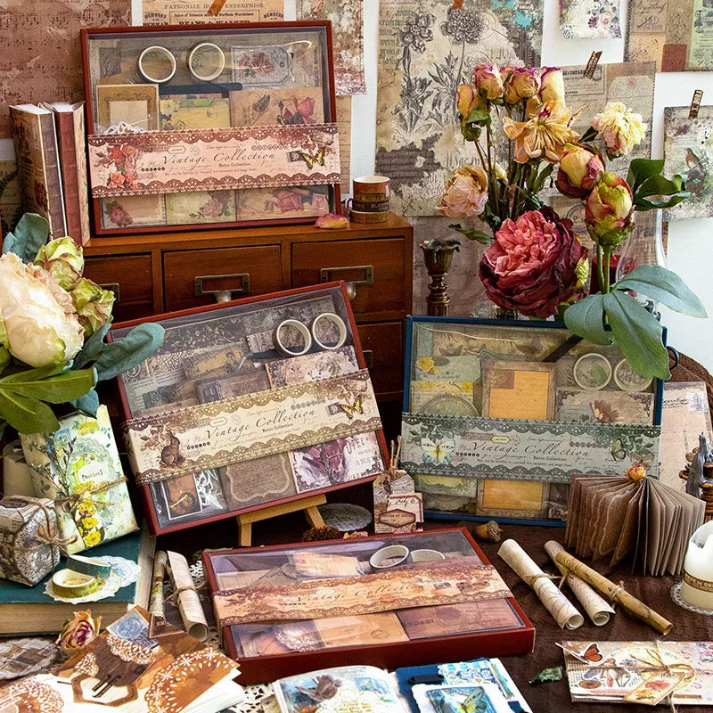 ensemble cartes postales vintage enveloppes étiquettes ruban parchemin fleurs papillons motifs floraux textures anciennes
