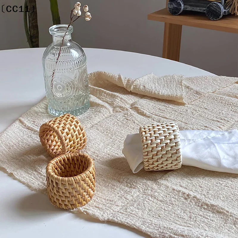 porte serviettes tressés rotin traditionnels serviettes blanches adhésif beige clair