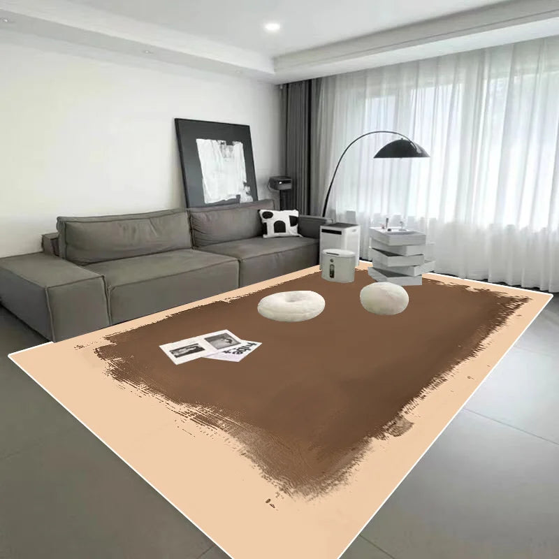 Une salle de séjour moderne avec un grand canapé gris, une table basse en bois et des accessoires décoratifs.