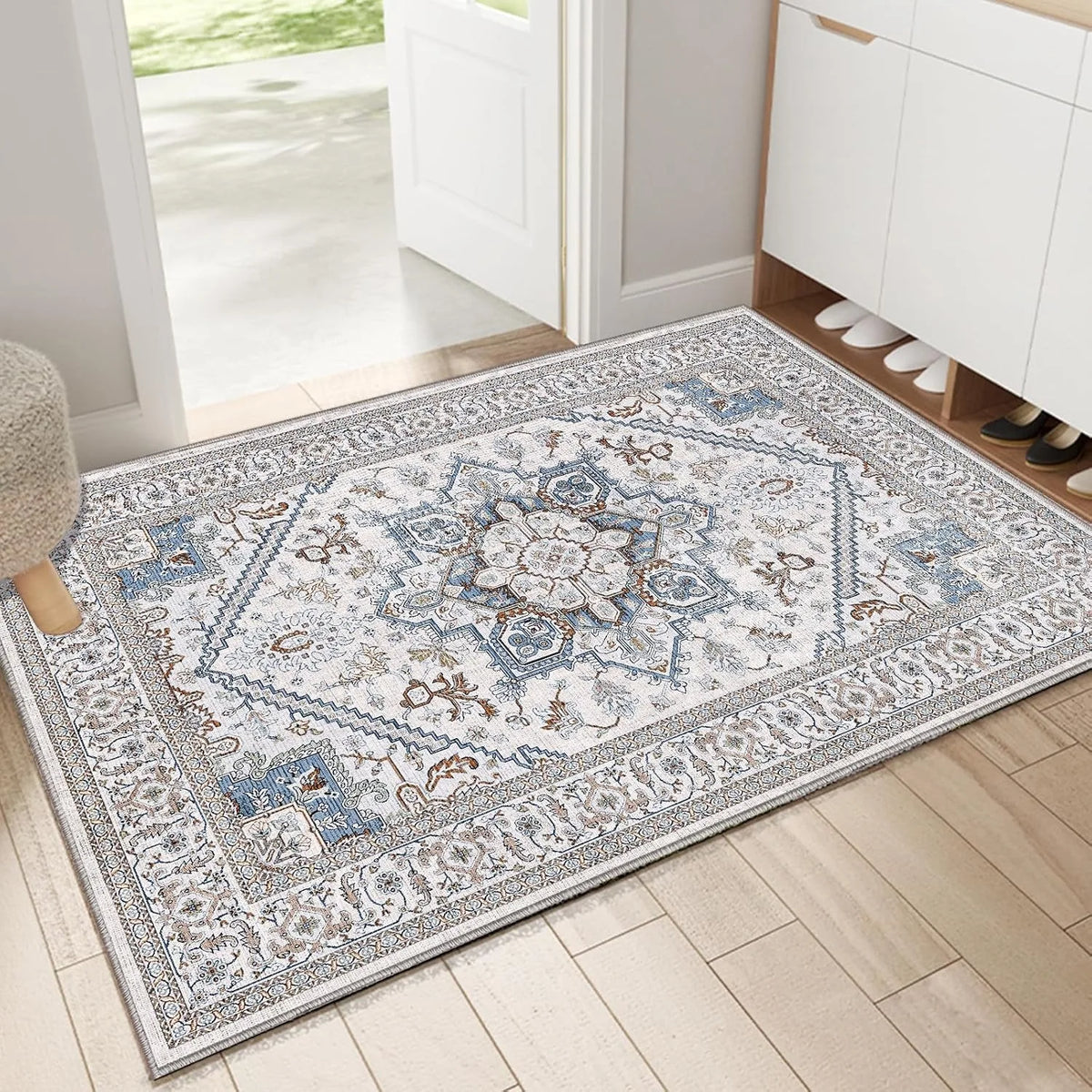 tapis géométrique persan classique bleu marine blanc gris résistant extérieur moderne