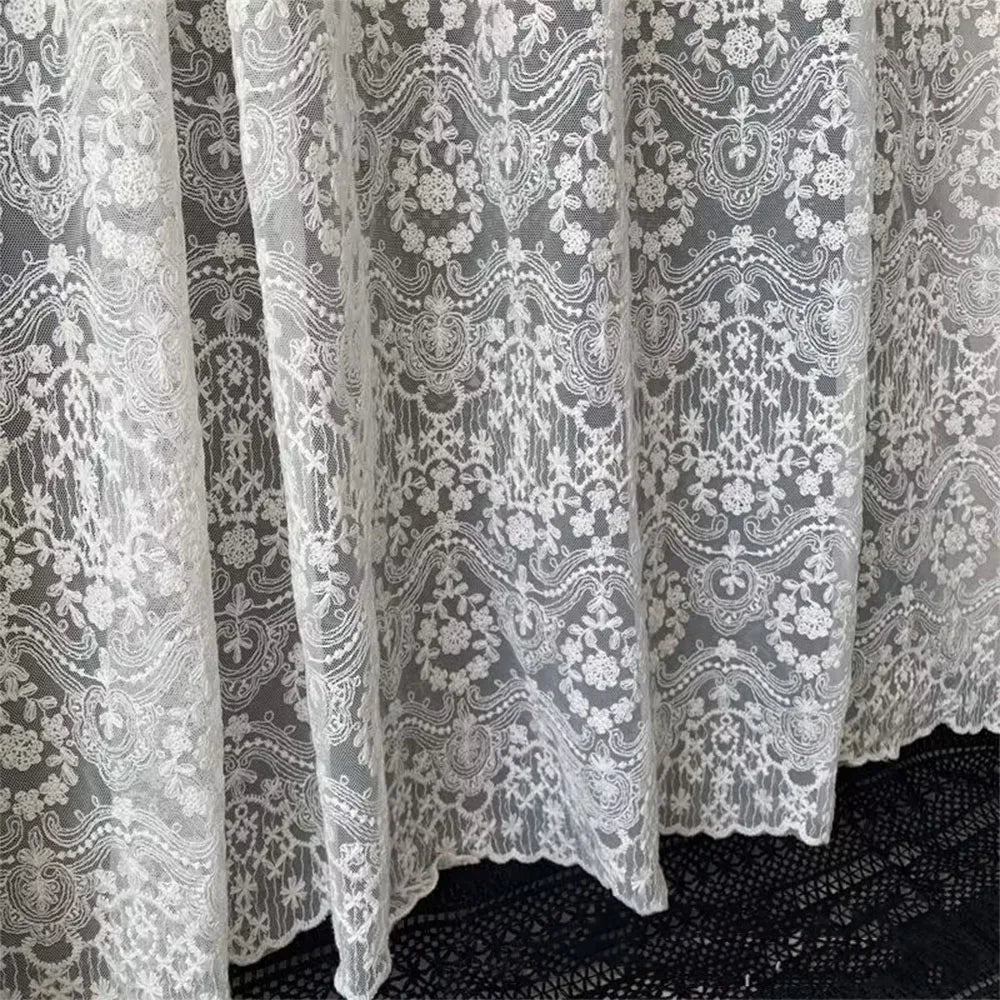 tissu polyester brodé motifs floraux fleurs dentelle fine robe soirée élégante classique occasion spéciale