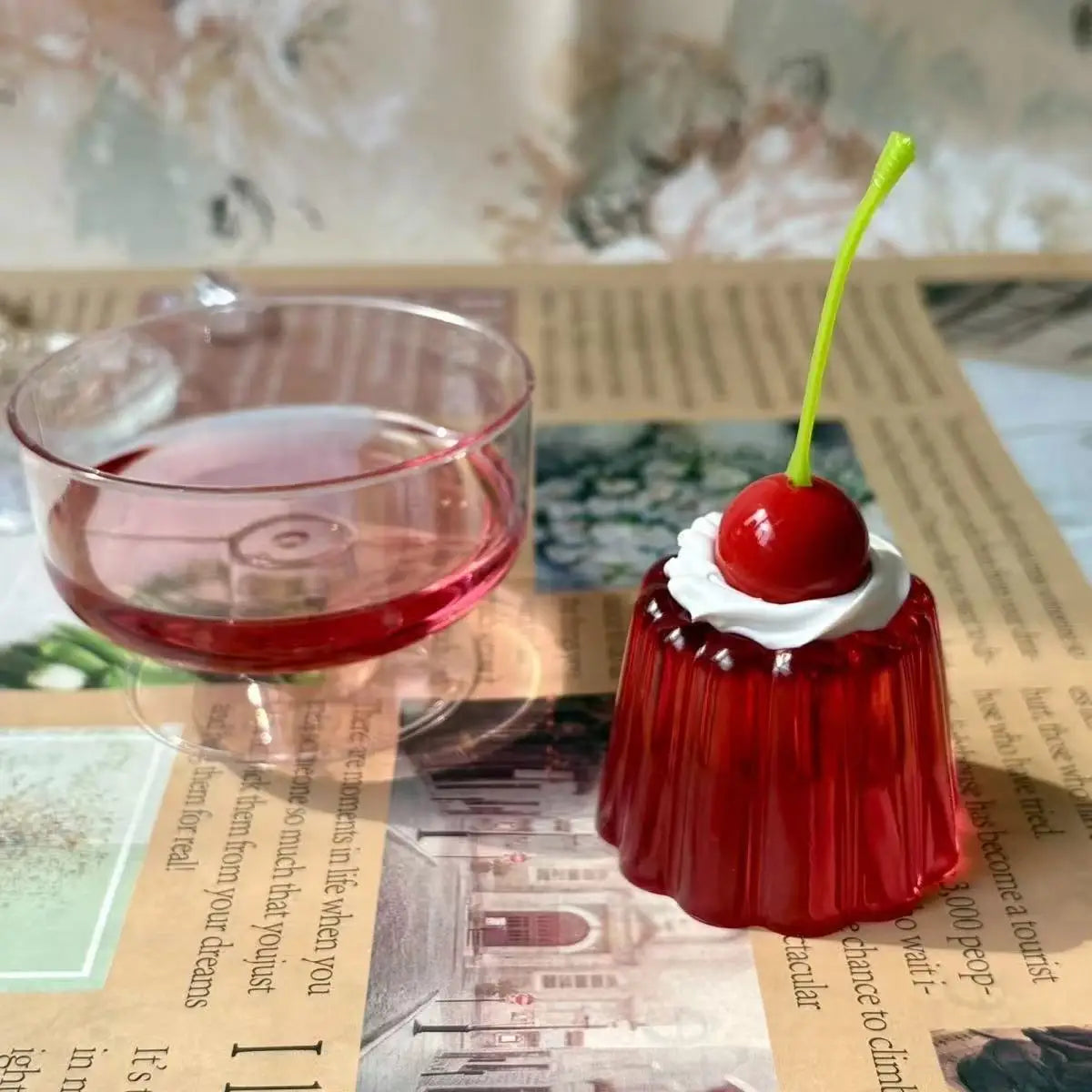 décoration anniversaire pots gel coloré crème fouettée cerises verre vintage transparent rose