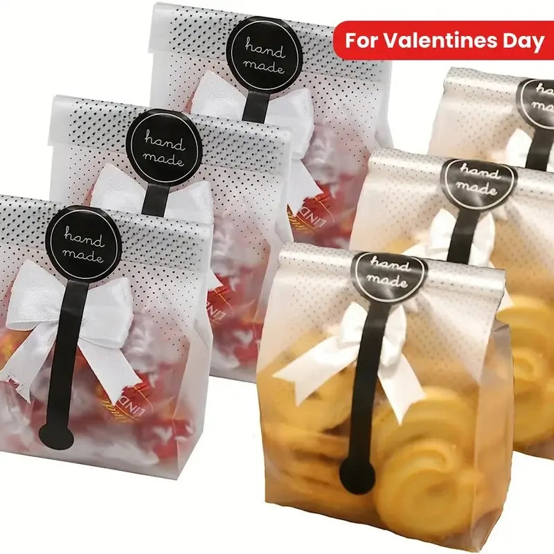 sachets cadeaux polka dots blancs noirs translucides fermés rubans noirs anniversaires fêtes mariage noël