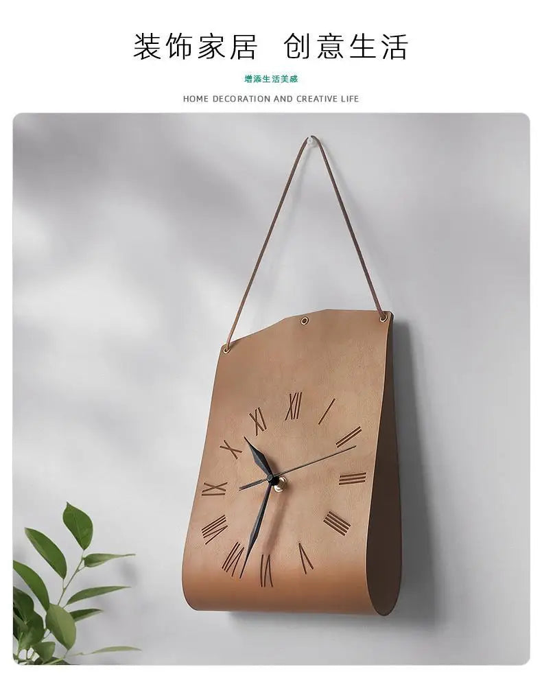 horloge murale marron clair rouge foncé gris imitation cuir chiffres romains vintage rustique minimaliste
