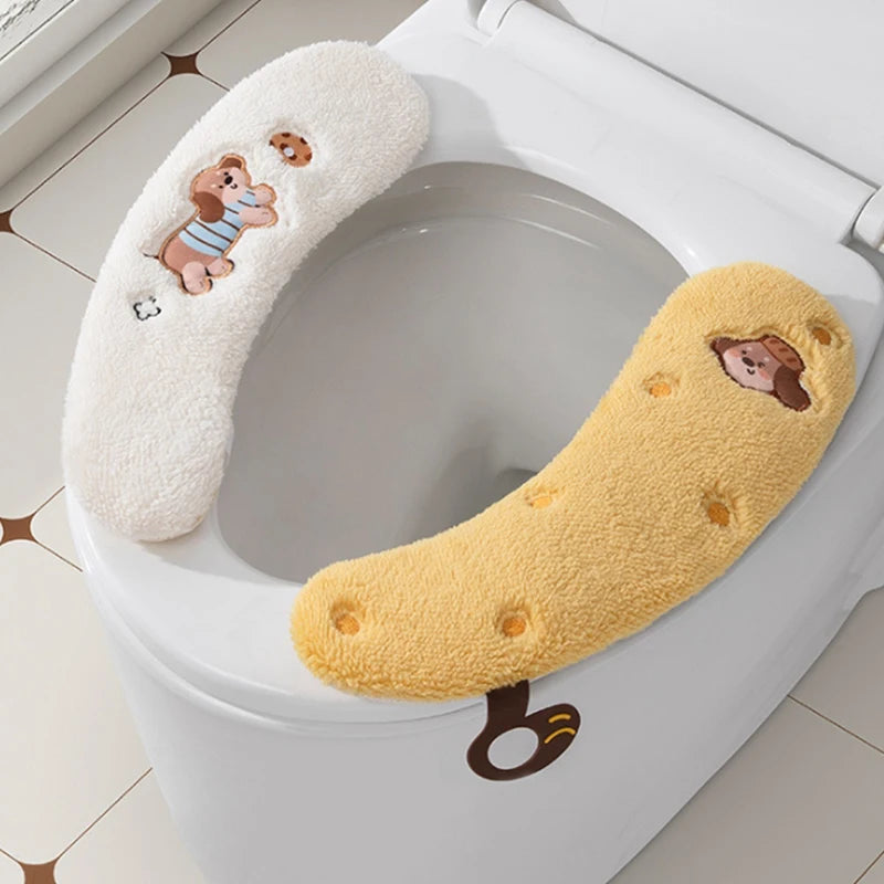 couvre siege toilette peluche blanc jaune imprimé chien doux decoratif anneaux métalliques salle bain