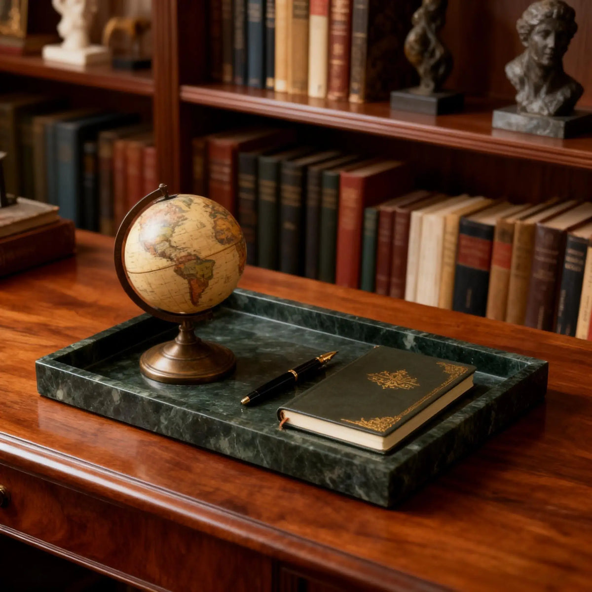 plateau marbre ver fonce moderne rangement bijoux maquillage parfum savon livre stylo globe
