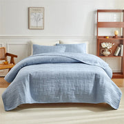 ensemble lit moderne couverture taies oreillers motifs géométriques bleu clair gris blanc rose beige