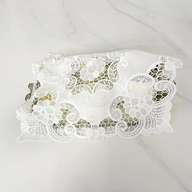 nappe dentelle flore brodée carrée traditionnelle maison fête polyester blanc motifs floraux complexes semi