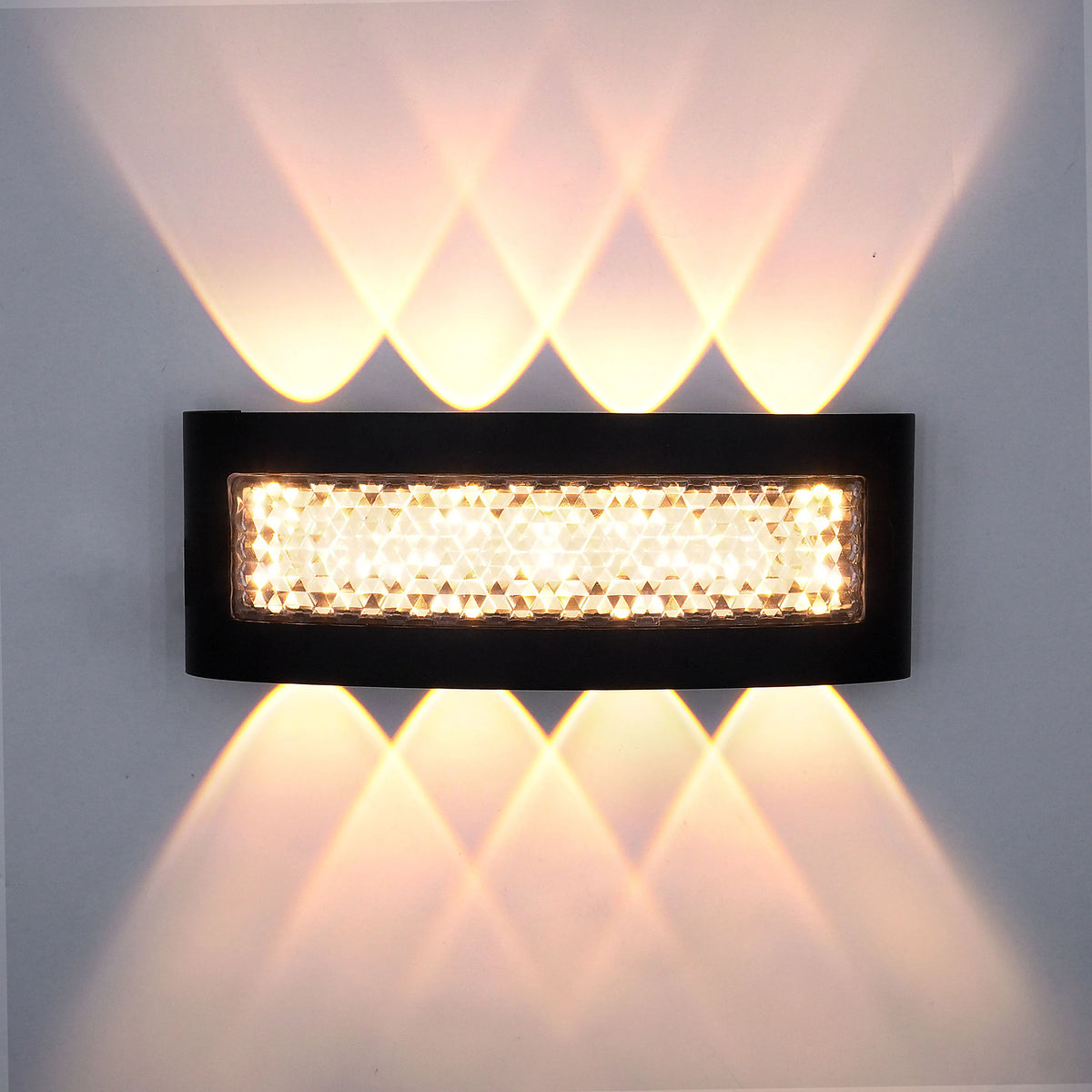 applique murale led noire contemporaine fixee mur 4w 6w 8w flux lumineux 2492000 triangles