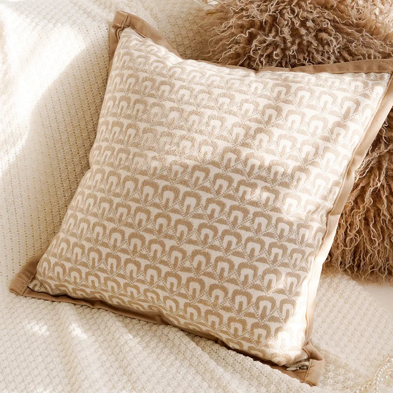 housse coussin décorative motif floral beige marron texture douce canapé lit salon moderne élégant