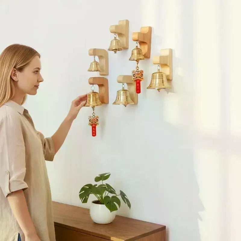 cloches dorées rondes classiques clips bois oiseau texte décoration entrée chambre nouvelleannée